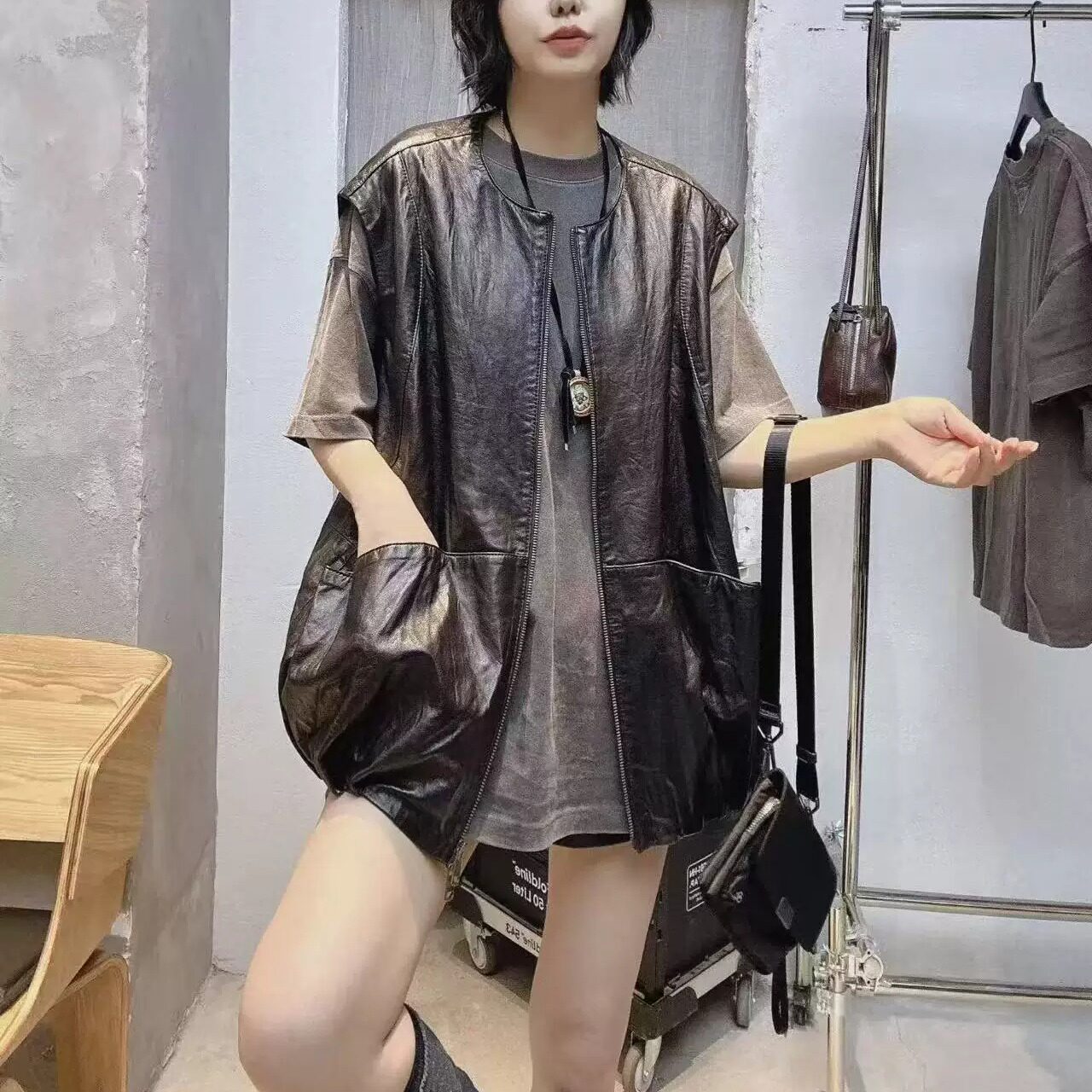 复古痞帅真皮短款显瘦马甲女