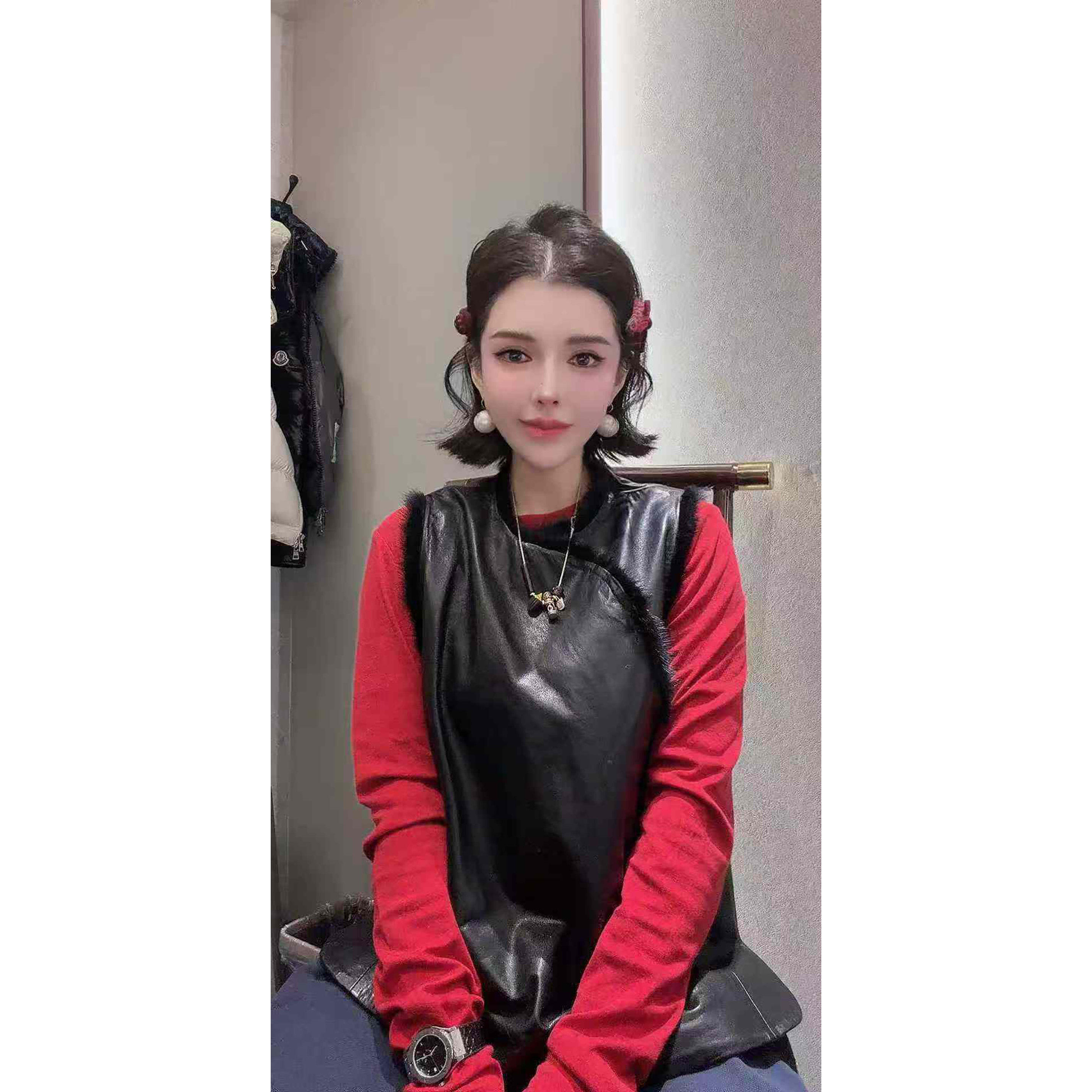 2026新款时尚真皮拼接貂毛马甲女无袖背心裙修身宽松显瘦叠穿坎肩