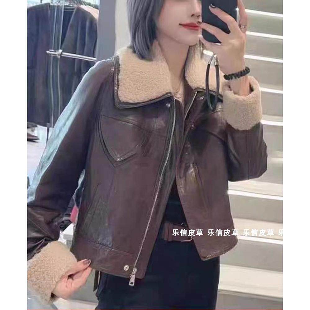 新款港风绵羊皮2024秋冬机车服羊羔毛领棕色女羽绒服保暖皮衣外套