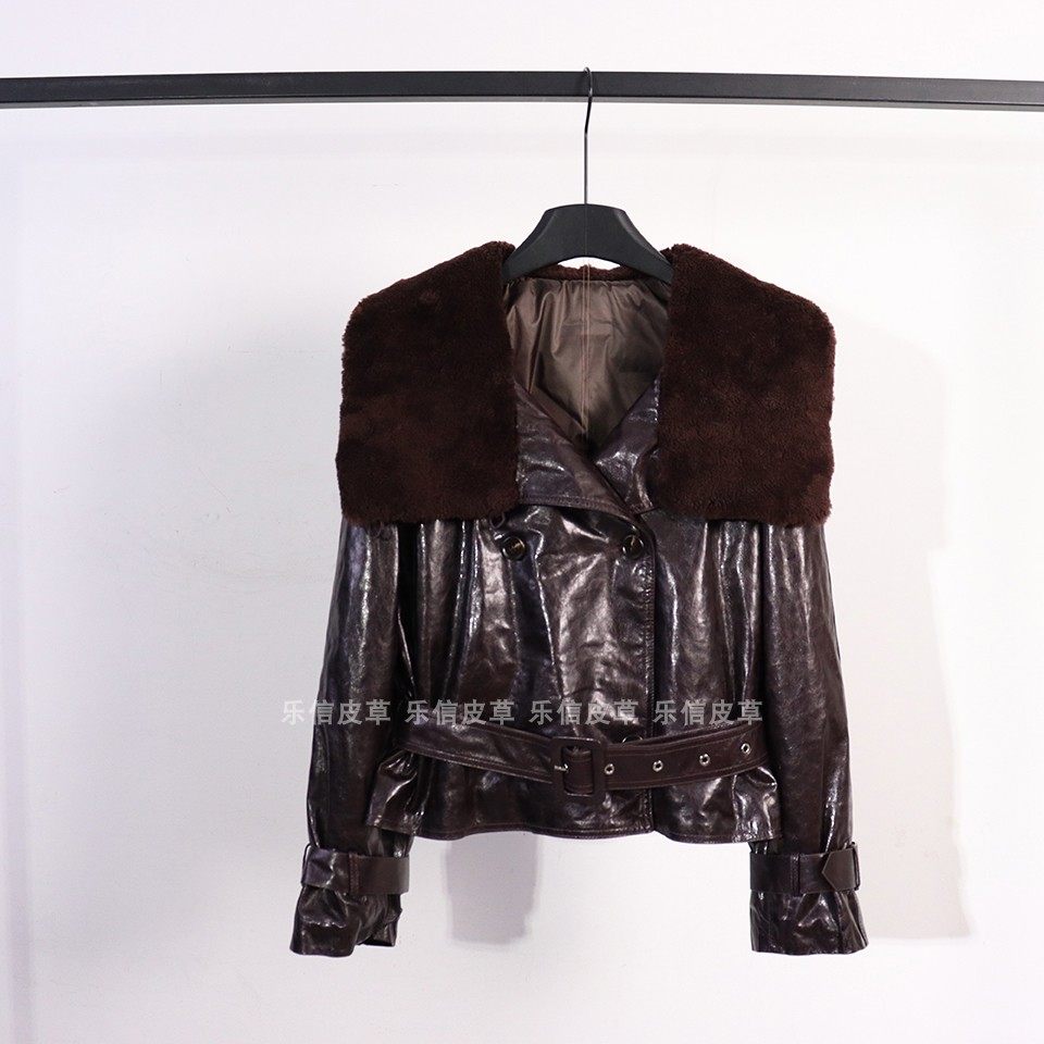 新款复古羊羔毛领真皮皮衣女短款双排扣机车风秋冬保暖鹅绒服外套