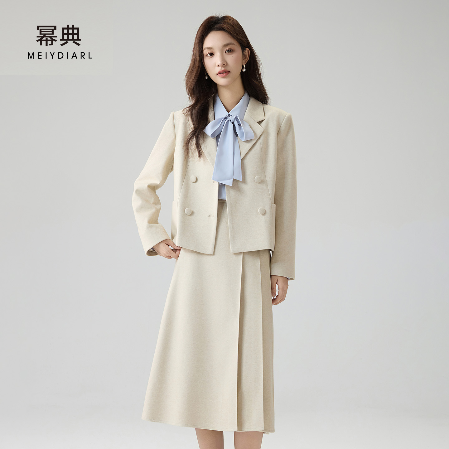 幂典米色毛呢西装外套女秋冬季2025新款小个子加厚套装通勤短外套