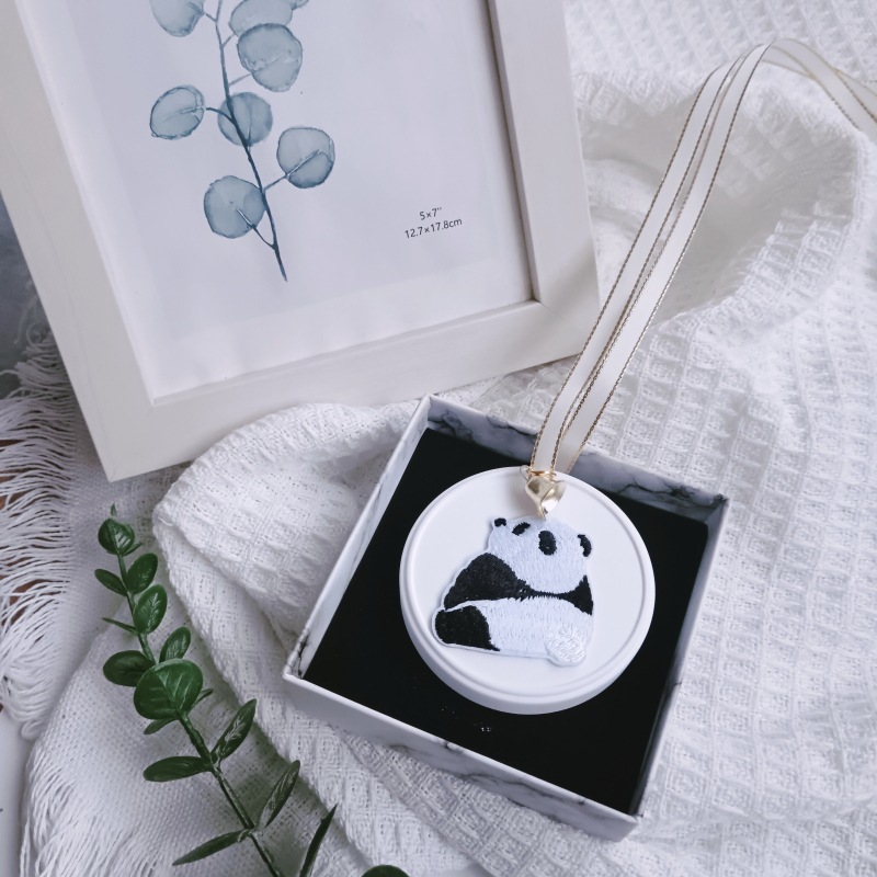 初瑾定制香薰石膏挂件刺绣车用爆款熊猫室内衣柜香水车载饰品扩香