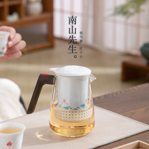 南山先生手绘玉荷丹心壶
