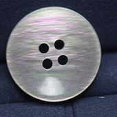 欧洲仿黑蝶贝壳炫彩四眼纽扣子大号风衣外套大衣时尚 休闲树脂女士