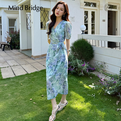 MindBridge法式V领泡泡袖连衣裙