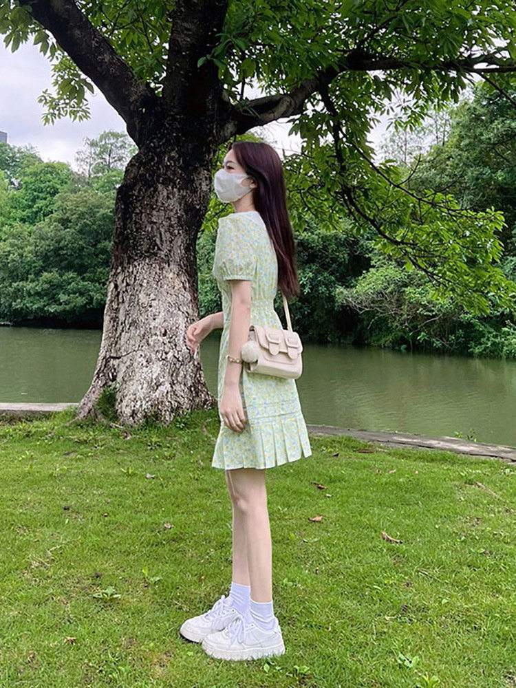 작고 고급스럽고 날씬하고 우아한 프렌치 그린 꽃무늬 스커트 원피스 여름 여장 2024 새로운 스타일