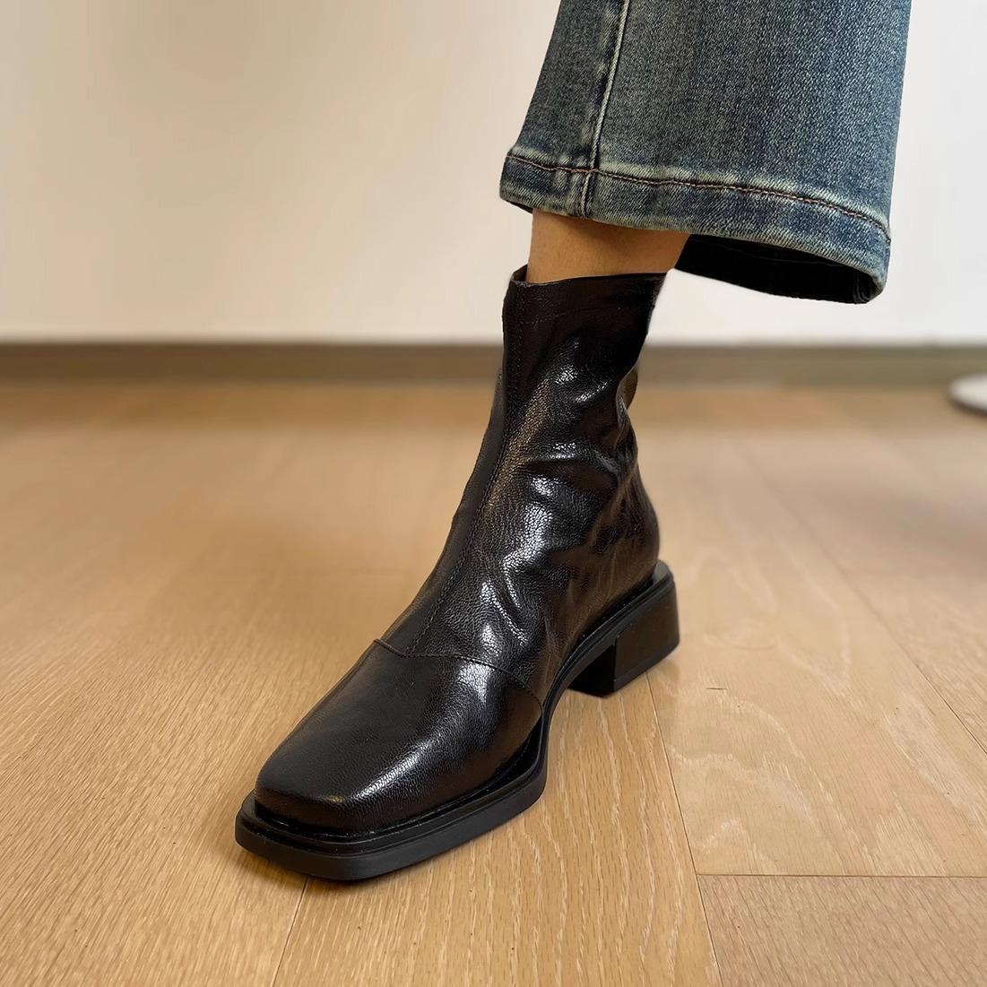 Find First羊皮法式复古方头短靴女粗跟低跟英伦风瘦瘦靴黑色靴子