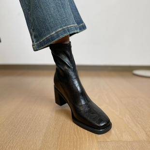 Find First静音底弹力瘦瘦靴女粗跟高跟短靴通勤秋冬复古黑色靴子