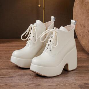 北西迪米白色靴子女粗跟短靴真皮10CM高跟英伦风马丁靴春秋单靴