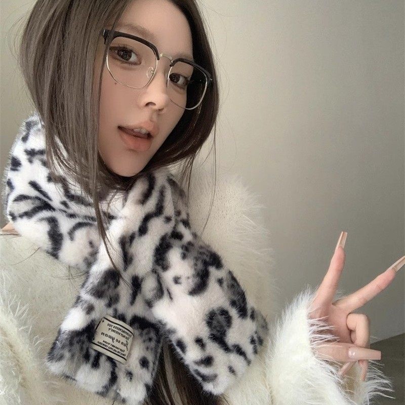 2025新款豹纹毛绒围巾女秋冬季时尚潮百搭仿兔毛交叉加厚保暖围脖