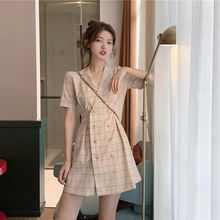 小个子西装V领连衣裙女2020新款超仙收腰显瘦复古裙子格子裙短袖