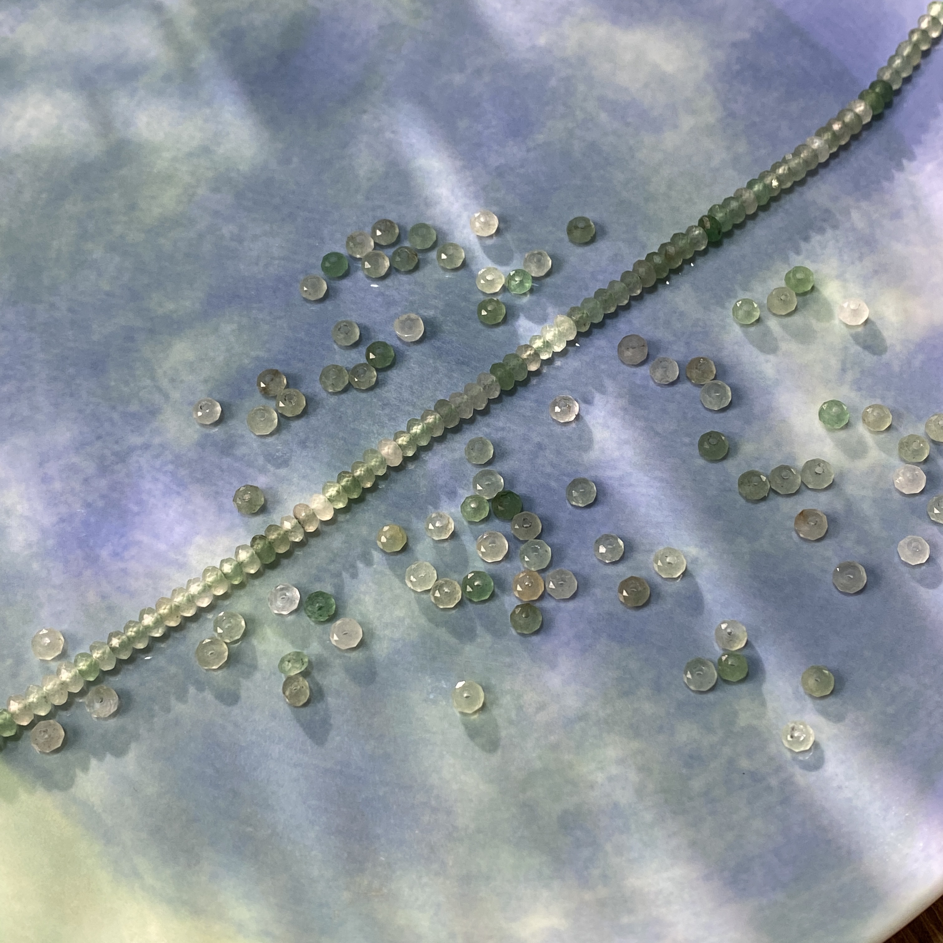 天然绿草莓切面扁珠2*4mm散珠手工diy串珠手链项链饰品配件S391