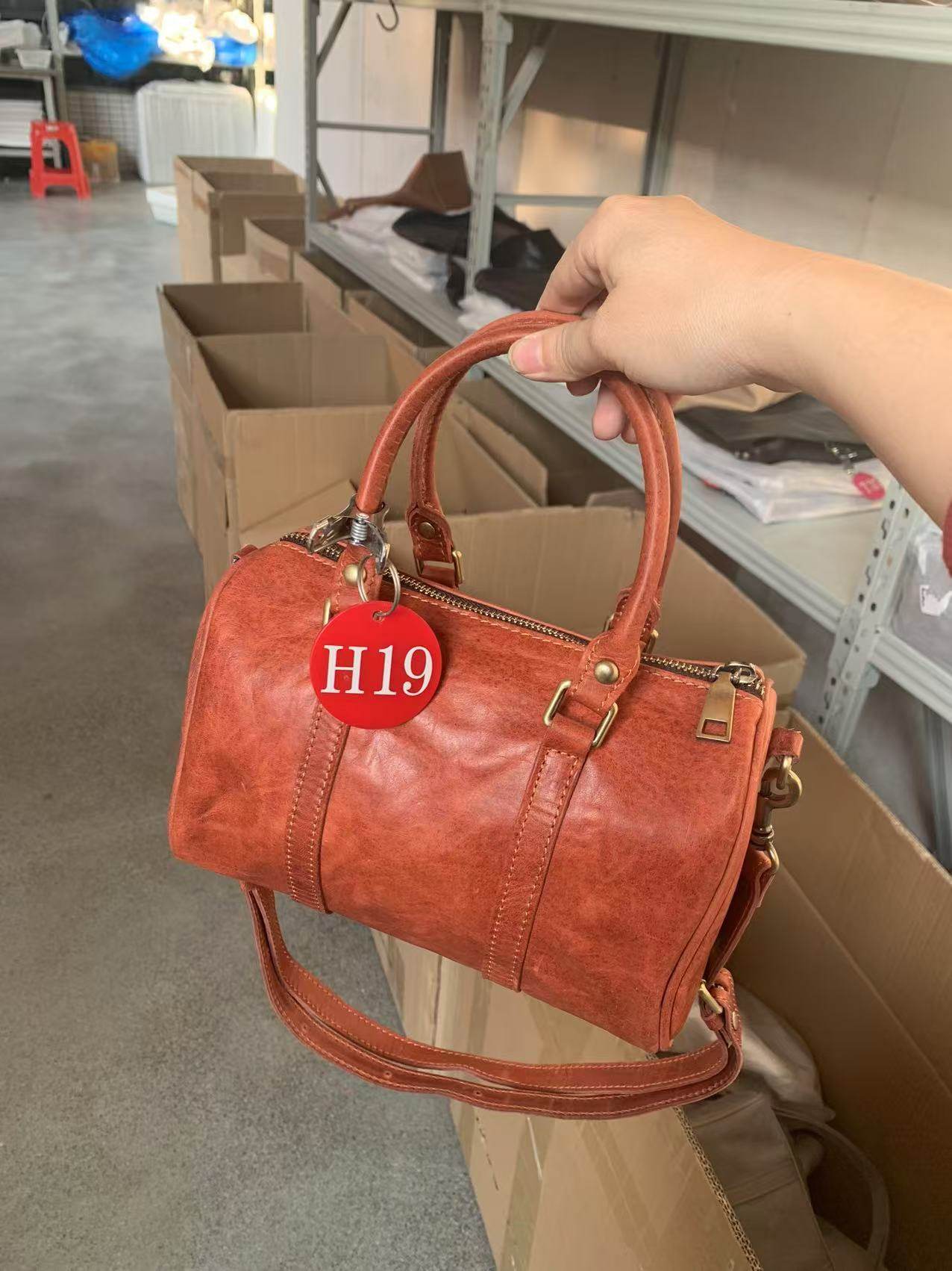 孤品/H19（尺寸：24X14X10cm仅供参考）,箱包皮具/热销女包/男包,手拿包,淘宝优惠券,粉丝福利购,淘宝优惠卷