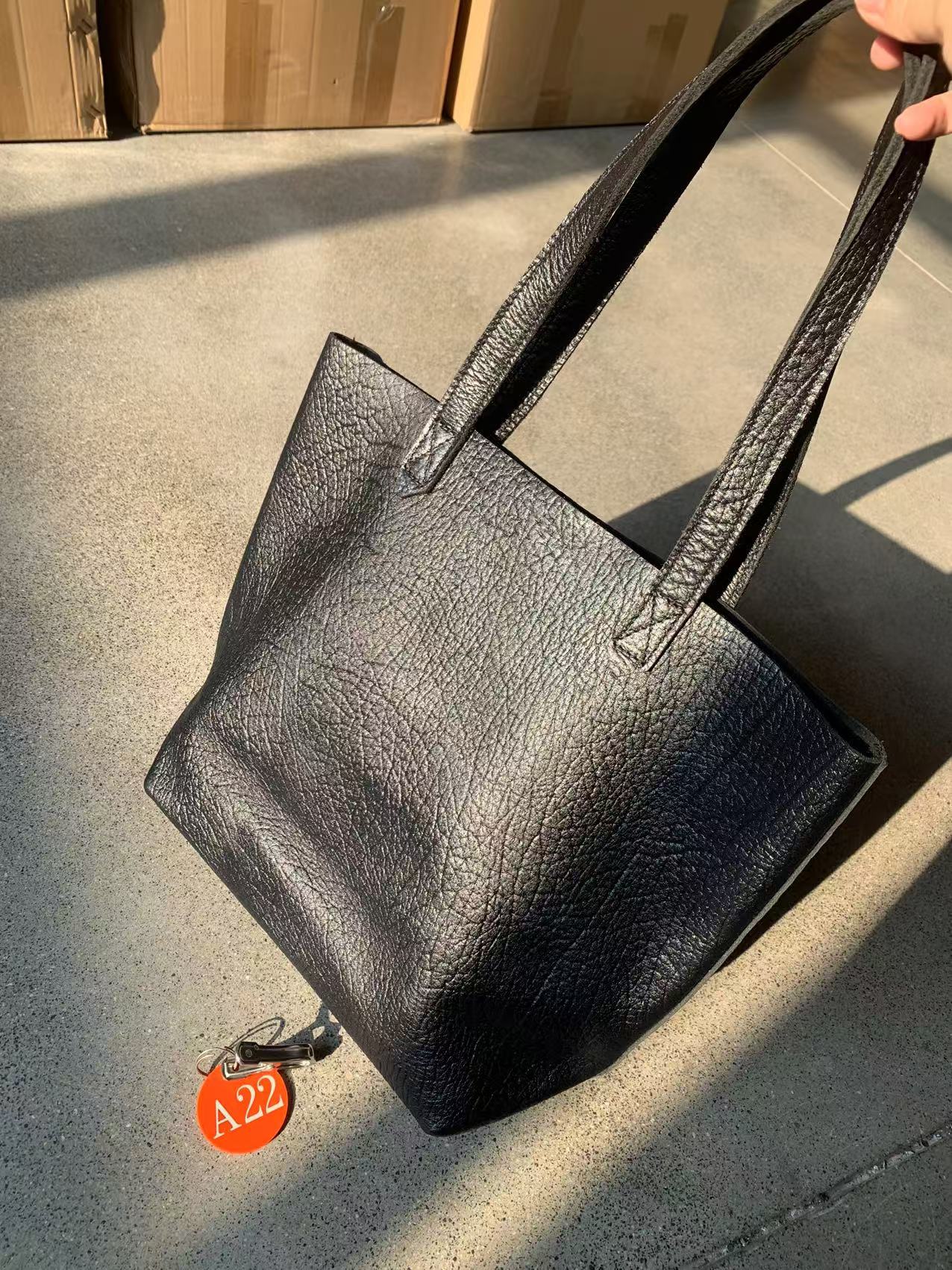 牛颈纹/清仓  A22  尺寸:35X31X14cm仅供参考   退货退款拉黑