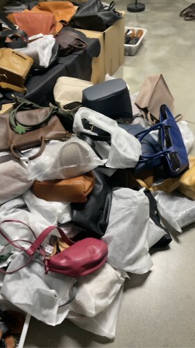 A 全场清仓 头层牛皮 不包邮 不留货 默认微瑕