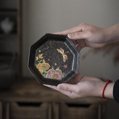 手绘牡丹缂丝八方壶承