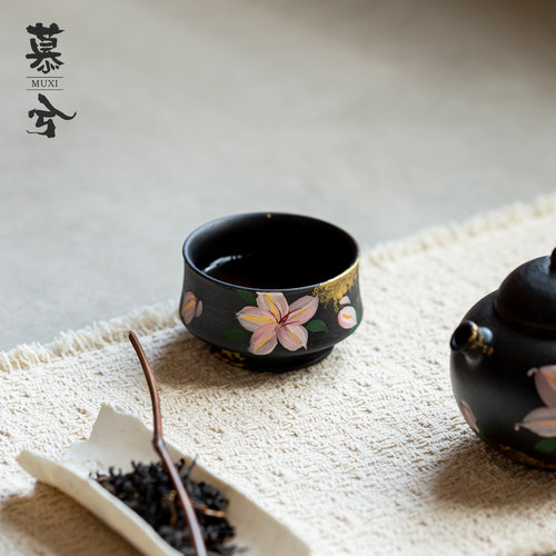 黑陶百合矮脚杯陶瓷茶杯黑色手绘花卉品茶杯主人杯功夫茶具单杯