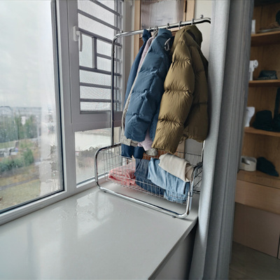 飘窗放衣服神器衣帽架
