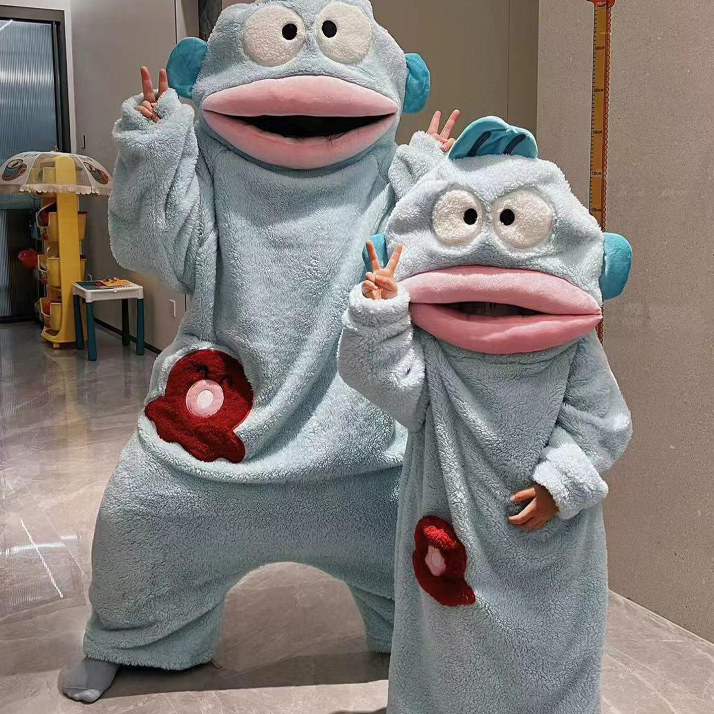 丑鱼带帽连体宽松睡袍