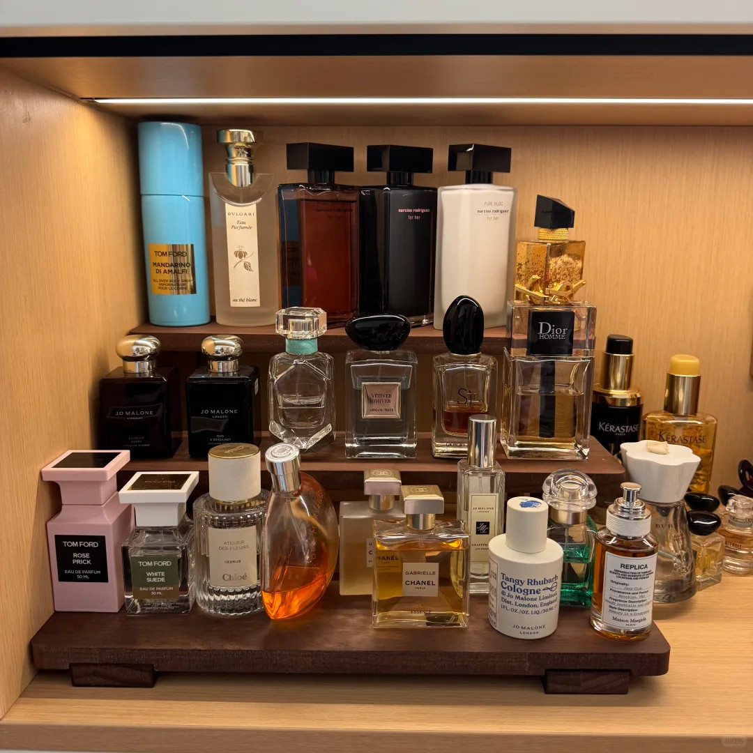 香水置物架桌面多层化妆品收纳架复古实木香薰展示架梳妆台整理架