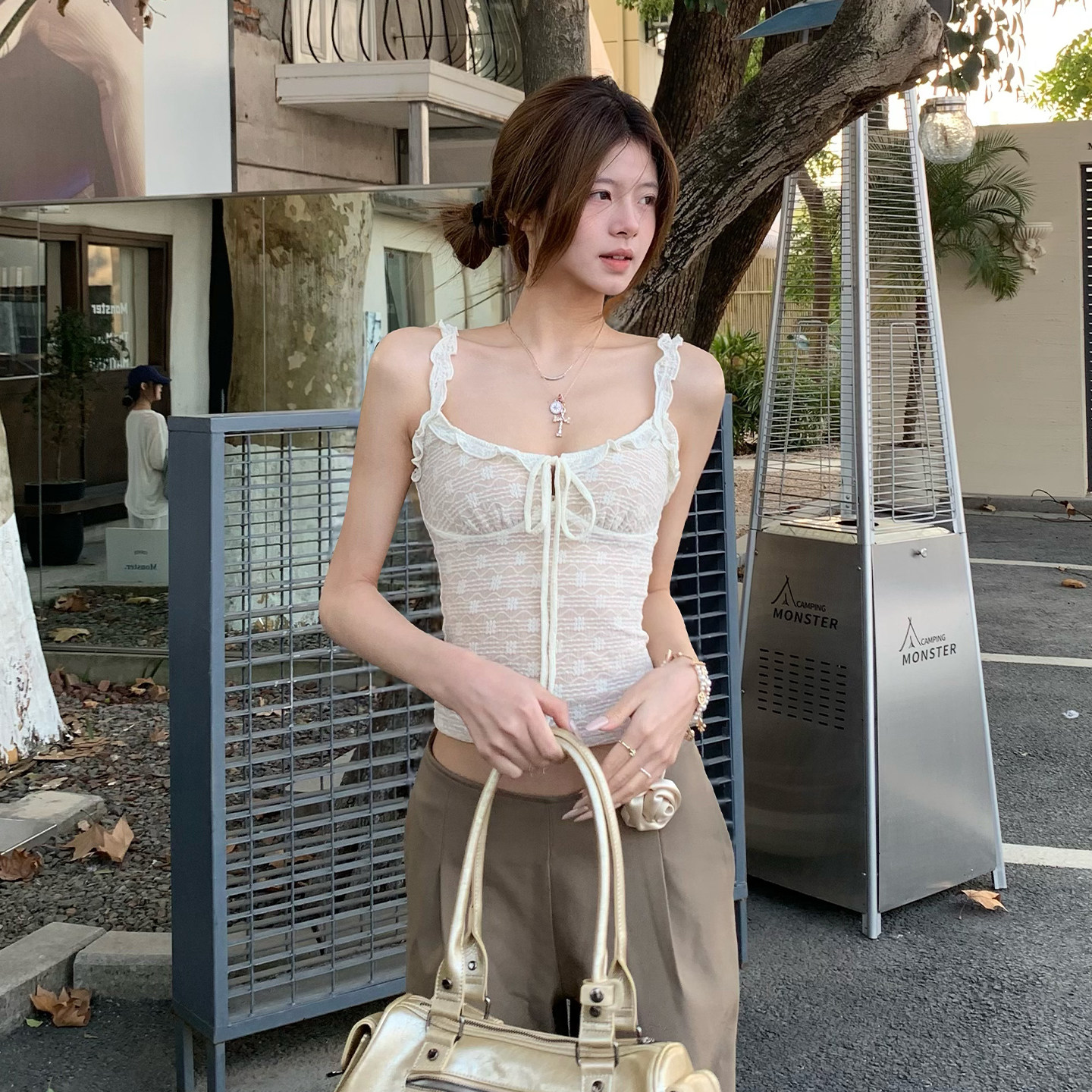 E7Q8 法式纯欲辣妹夏季2026新款打揽蕾丝修身显瘦设计吊带上衣女图片
