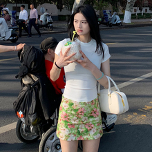 E7Q8 海边度假风彩色植物印花包臀短裙女夏季低腰显瘦甜辣半身裙