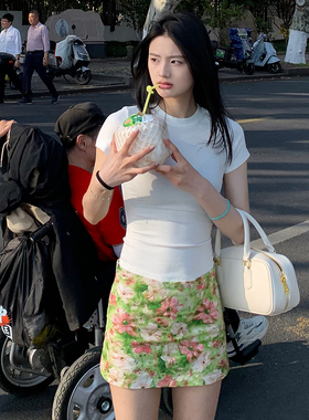 E7Q8 海边度假风彩色植物印花包臀短裙女夏季低腰显瘦甜辣半身裙