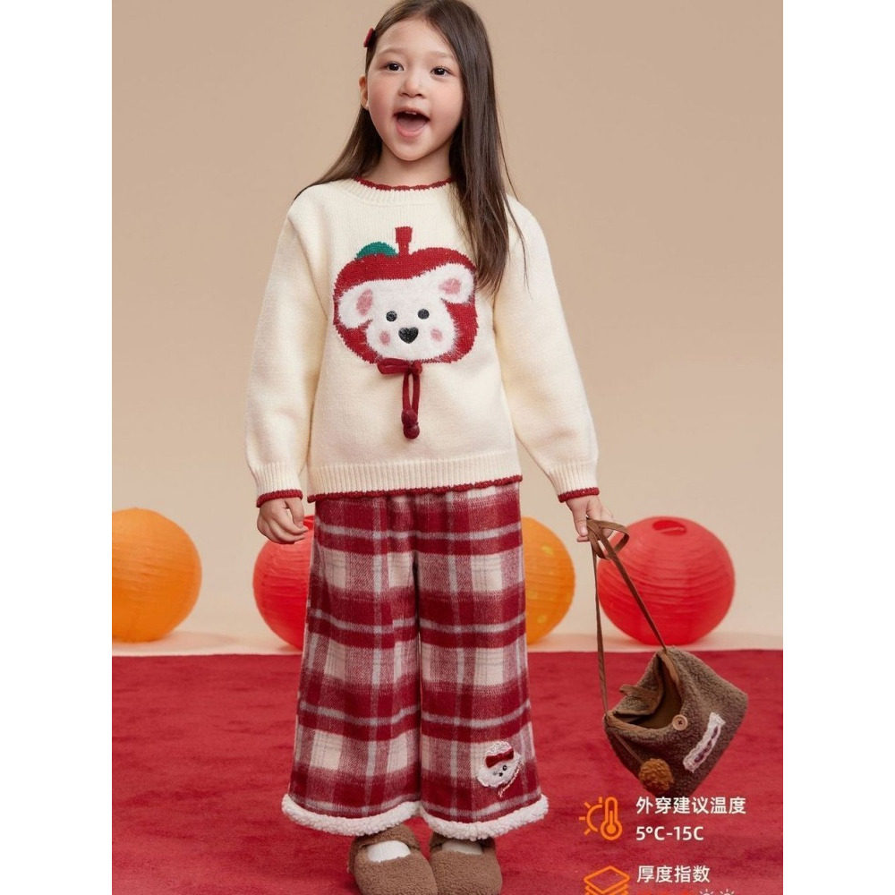 女童可爱苹果熊针织毛衣新年款冬季女宝宝拜年服加厚过年格子裤潮
