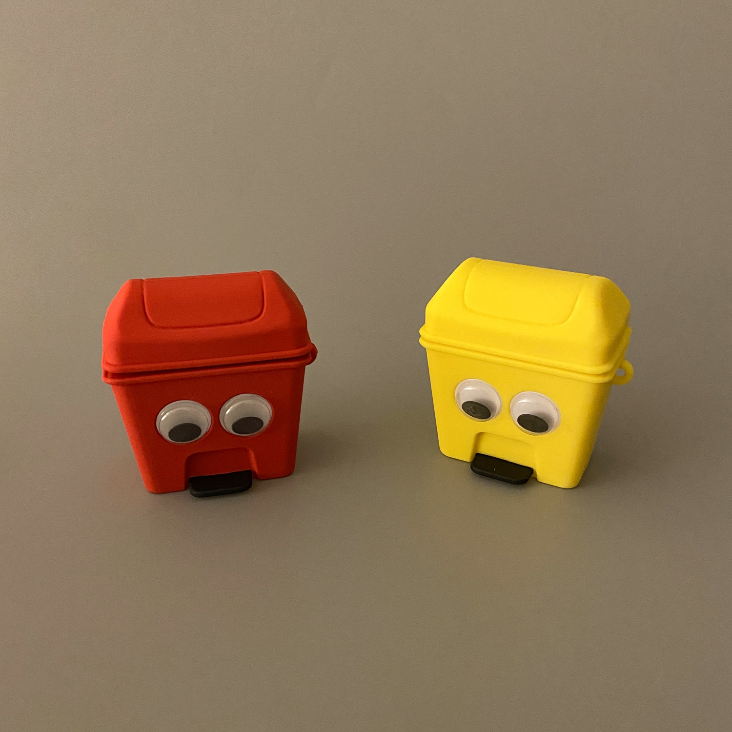 油桃日记创意硅胶立体垃圾桶苹果适用AirPods Pro保护壳1/2代蓝牙耳机套AirPods3趣味防摔