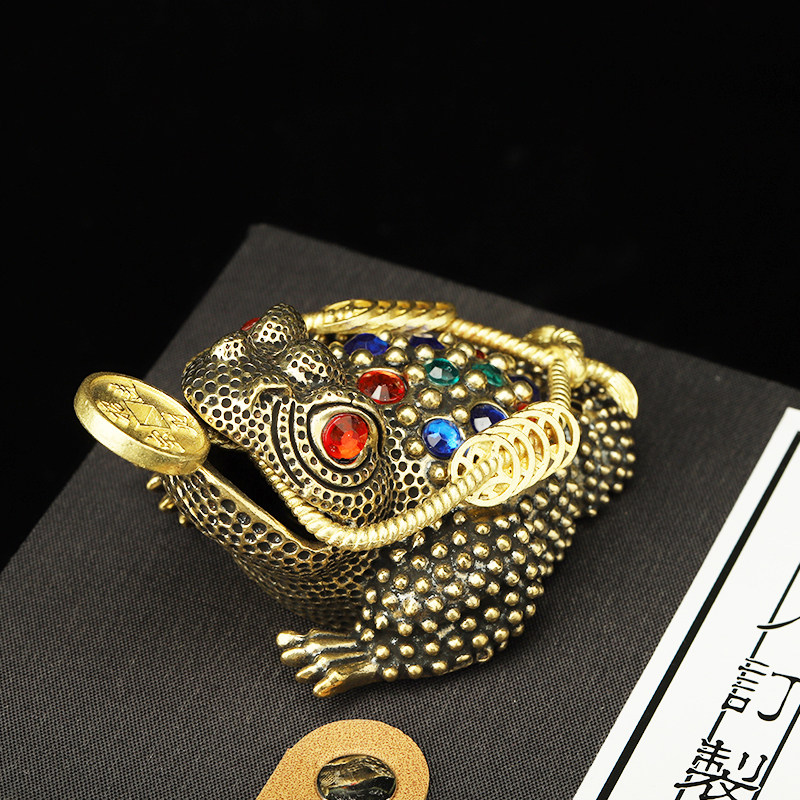 순수 황동 세 다리 황금 두꺼비 데스크탑 중공 장식품 사무실 거실 오프닝 선물 홈 크리 에이 티브 공예품