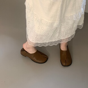 分趾猪蹄鞋平底单鞋女鞋子2026春秋季马蹄猪脚鞋一脚蹬黑色小皮鞋