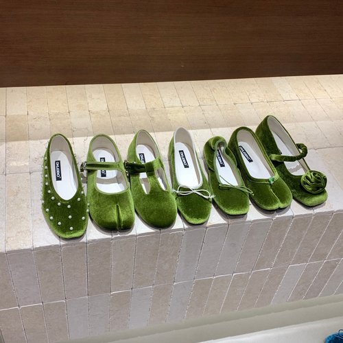 配裙子芭蕾鞋2026年早春新款法式温柔丝绒绿色仙女内增高玛丽珍鞋