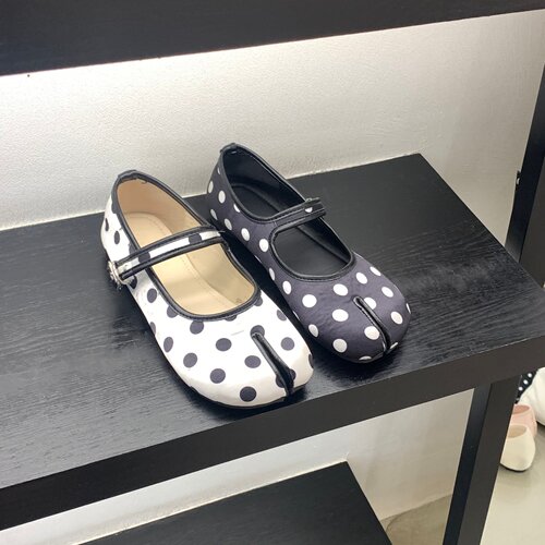 miss shoes设计感波点玛丽珍鞋女2026新款一字带分趾平底芭蕾舞鞋