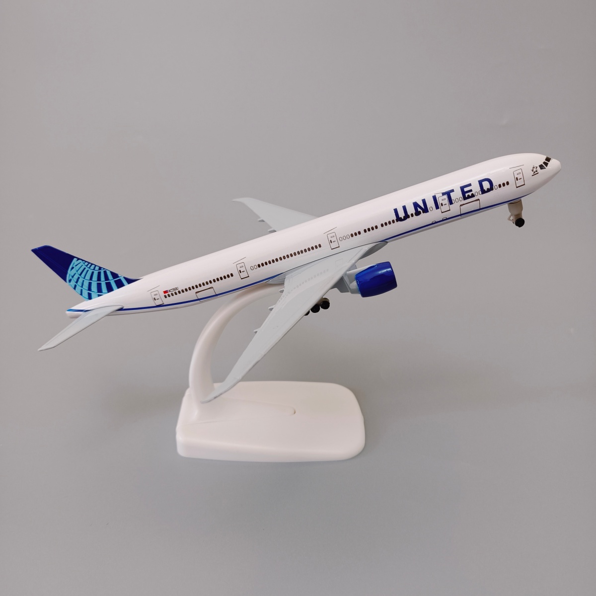 美联合航空UNITED波音机B777合金仿真飞机模型金属航模带轮子19cm