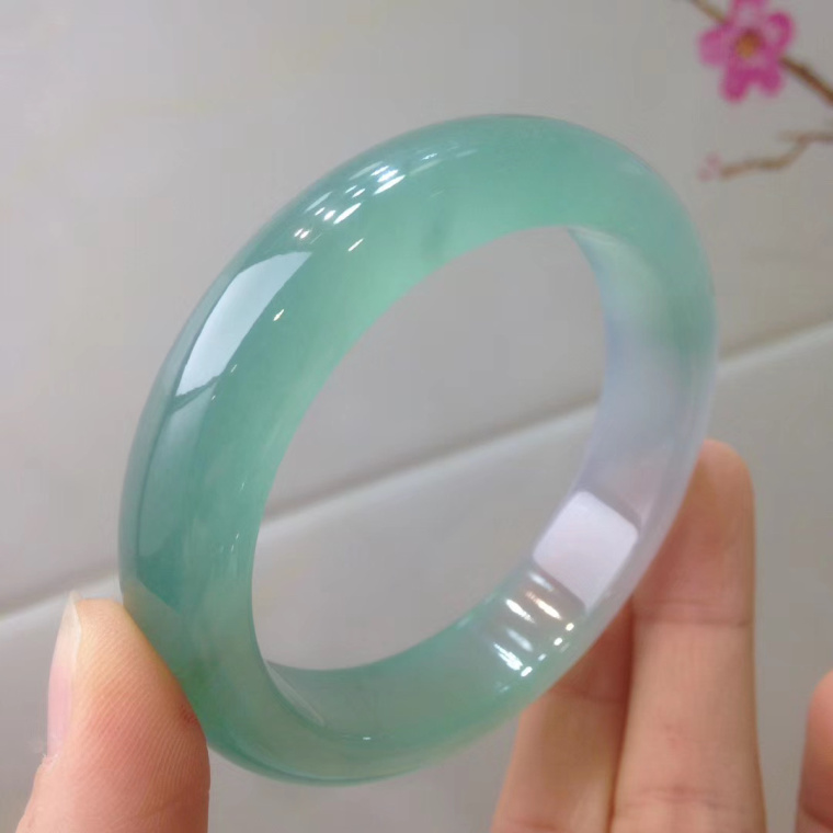 缅甸冰种翡翠浅绿油青手镯