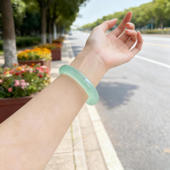 冰种甜绿手镯天青冻女款 翡翠平替石英岩玉玉髓扁条毕业玉石手镯