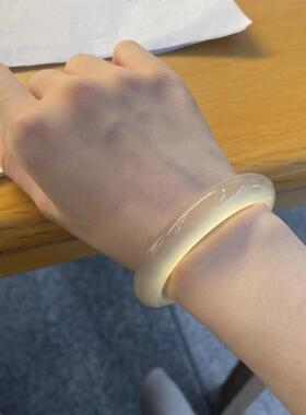 轻奢冰种香槟金玉髓玛瑙扁条手镯