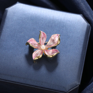 潮流花卉胸针领针防走光服装 银倩坊2024年新小海棠花粉色时尚 配饰
