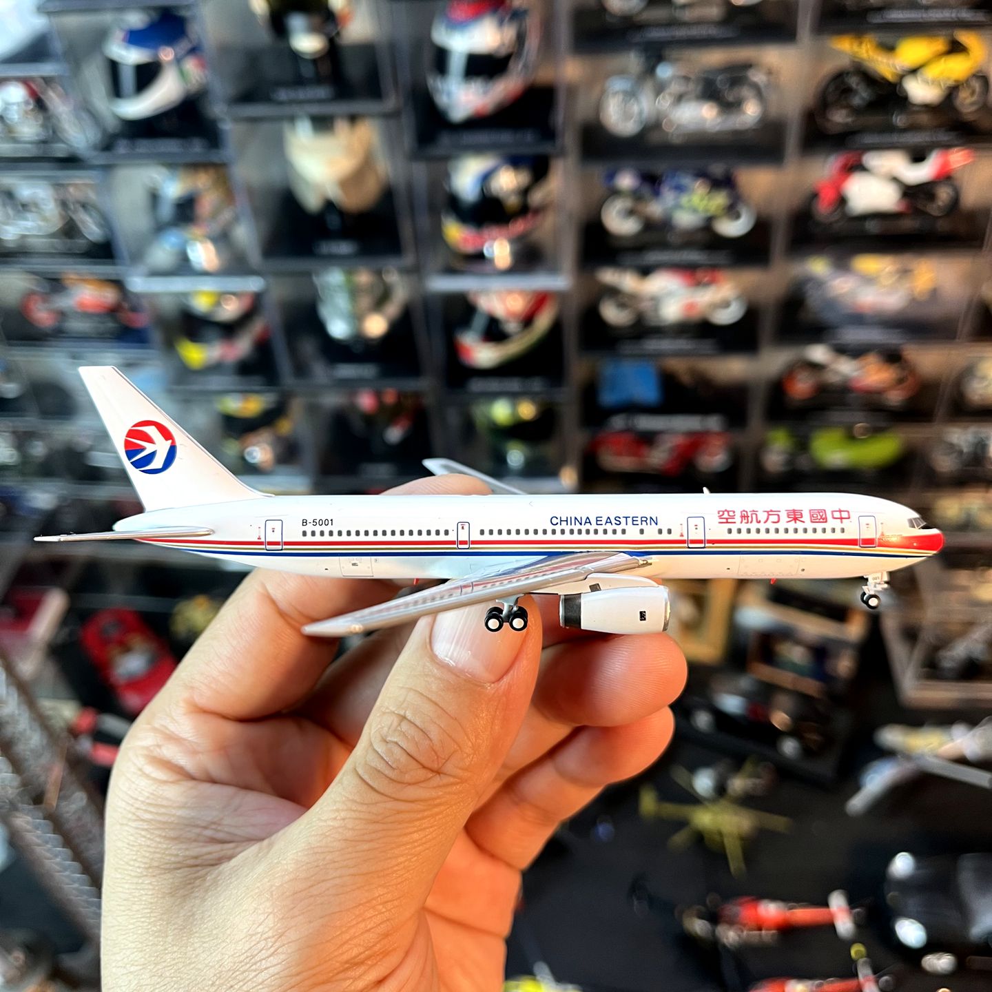 CW1：400比例合金飞机波音767-3WOER东方航空B-5001模型礼品藏品