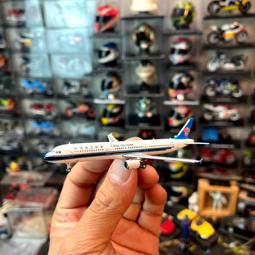 1：400比例合金飞机空客A321中国南方航空客机天线版飞镖小翼藏品