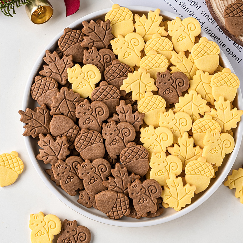 网红小松鼠栗子枫叶造型饼干生日蛋糕装饰摆件板栗饼干甜品台插件