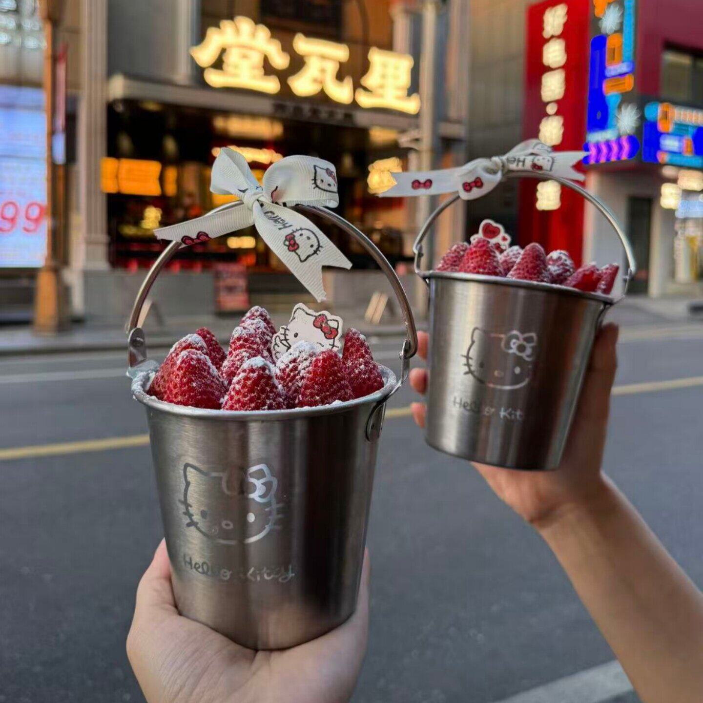 网红草莓桶蛋糕装饰可爱猫咪水桶不锈钢手提甜品桶银色铁桶蛋糕桶