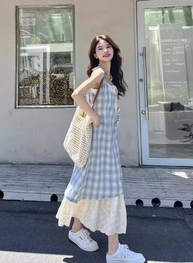 蓝色格子吊带裙连衣裙女2025新款夏季假两件海边穿搭裙子度假长裙