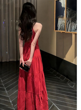 法式气质红色挂脖吊带连衣裙女夏季2025新款海边度假绝美漂亮长裙