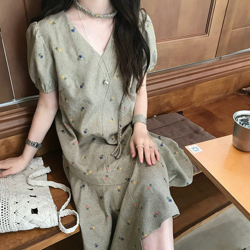 韩系慵懒风刺绣碎花V领无袖连衣裙女夏小个子荷叶边收腰背心短裙