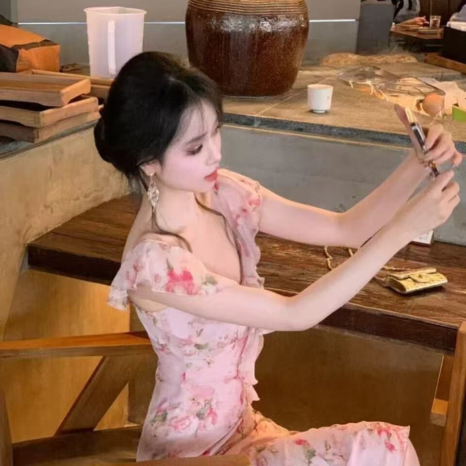 Take off纯欲粉色碎花裙女夏显肤白温柔荷叶领斜裁显瘦吊带连衣裙