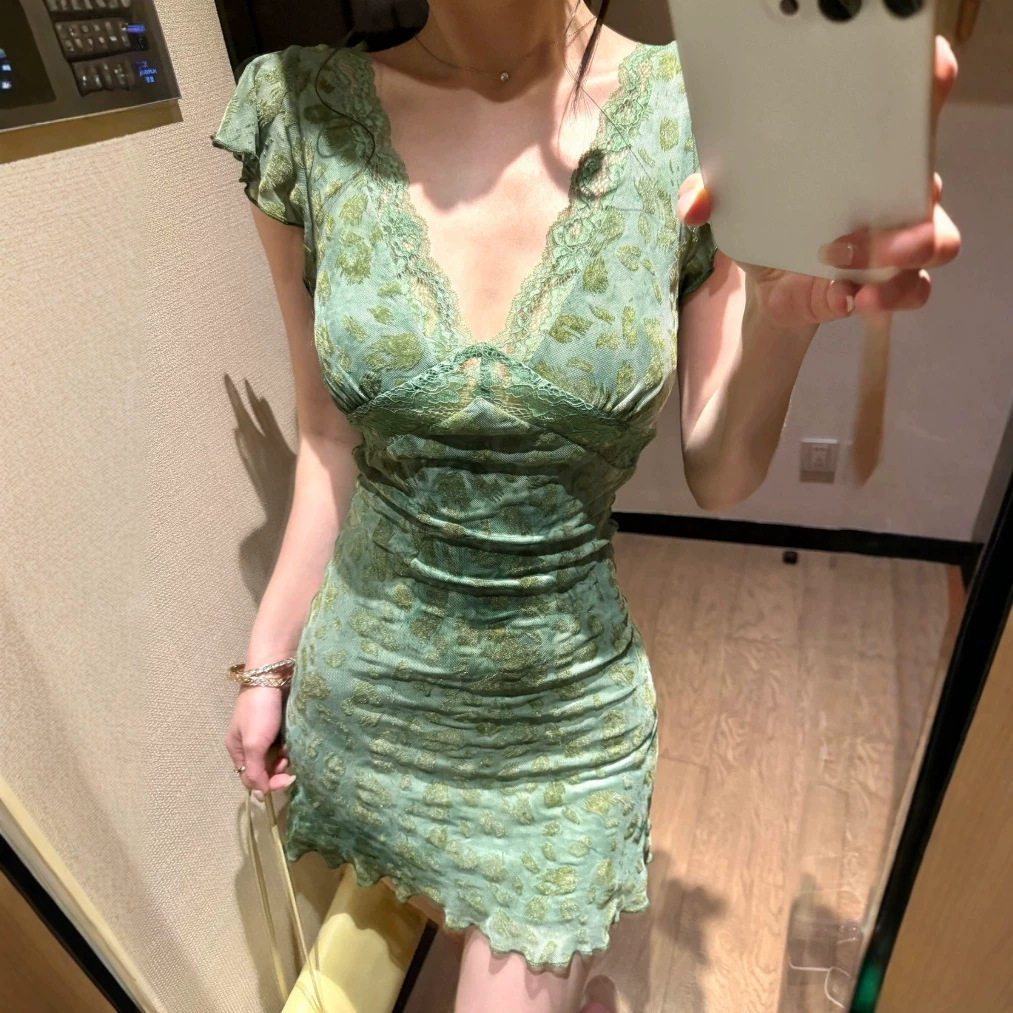 Take off 蕾丝拼接小飞袖斜裁豹纹裙女深V性感修身收腰绿色连衣裙