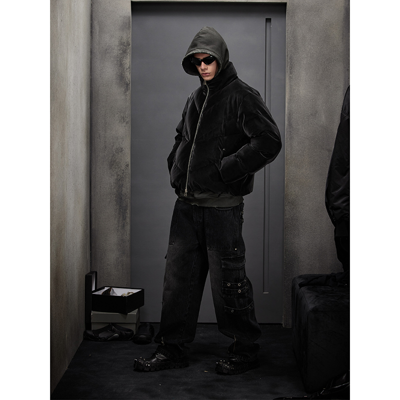 复古未来丝光绒感皮羽绒夹克