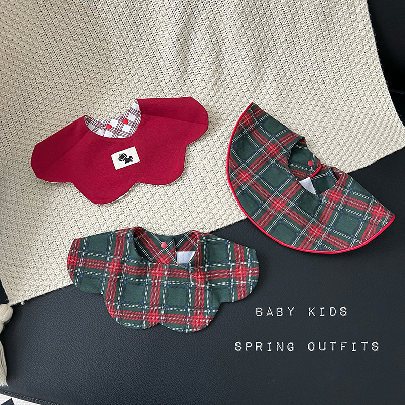 男女宝宝圣诞款格子口水巾婴幼儿童秋冬花瓣滚边围兜红色新年围嘴