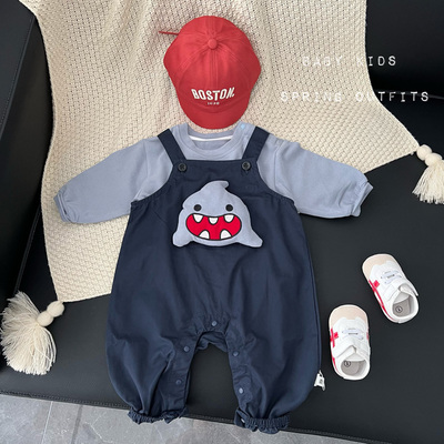 男宝宝春装衣服秋季婴幼儿帅气鲨鱼开档背带裤T恤套装外出连体衣